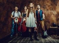 Евгения Рыбакова и группа «Обними кита»